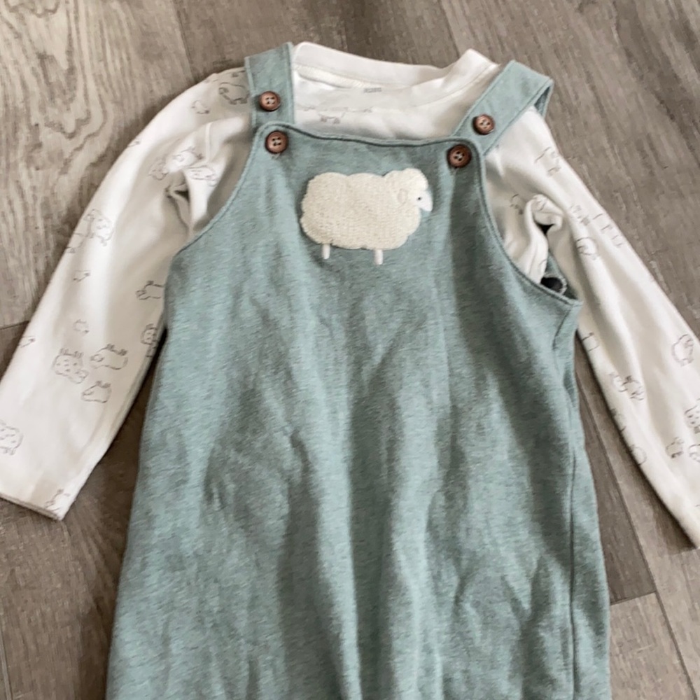 Baby boy 2 piece outfit size 24m